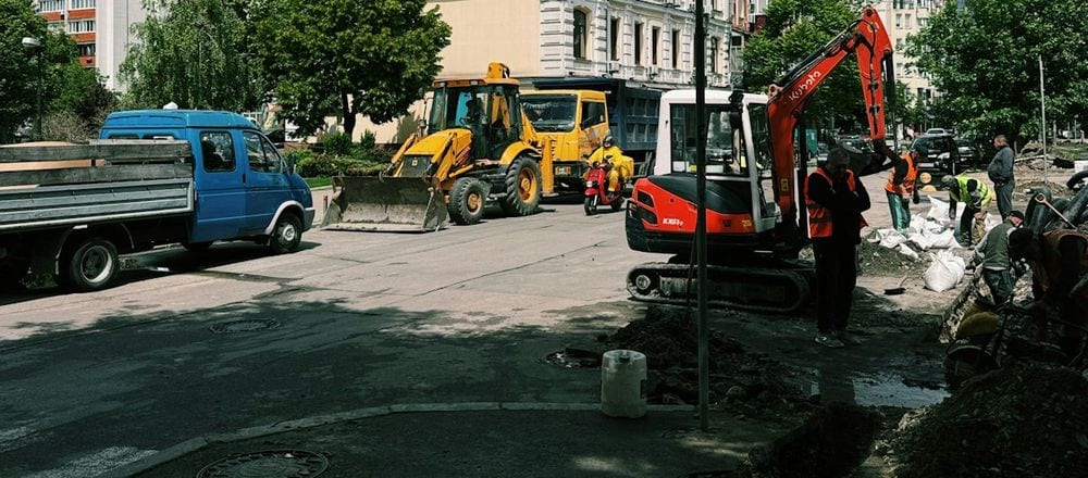 建設現場で稼働する建設機械